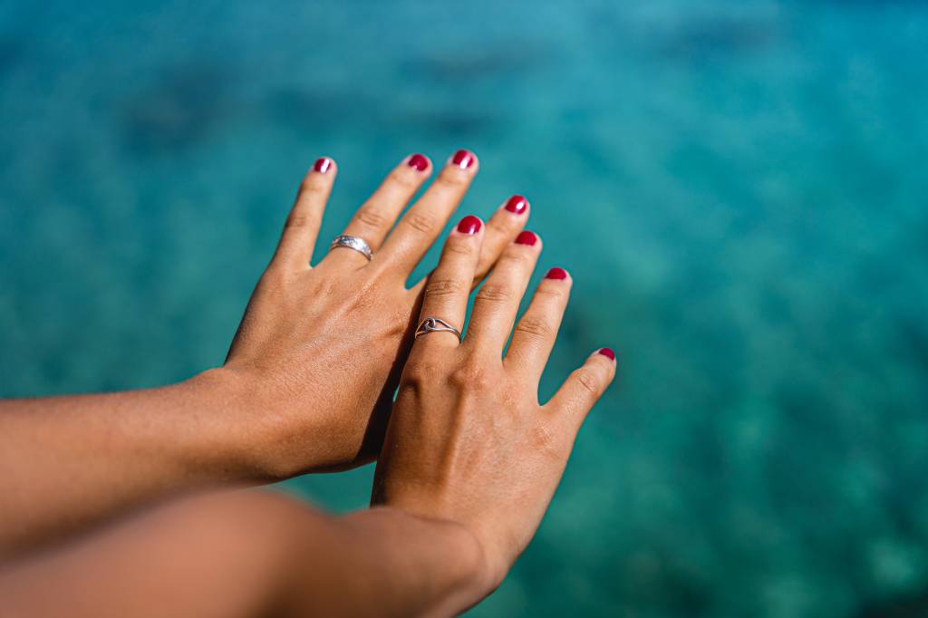 4 dicas para proteger as unhas contra os danos do calor neste verão