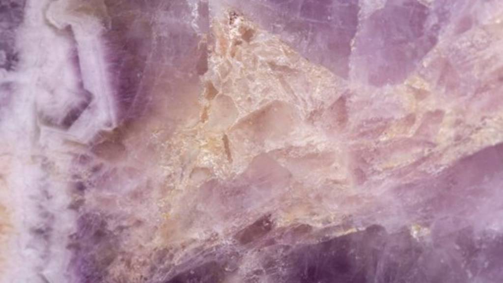 Além das roupas, associe velas e pedras com as mesmas cores