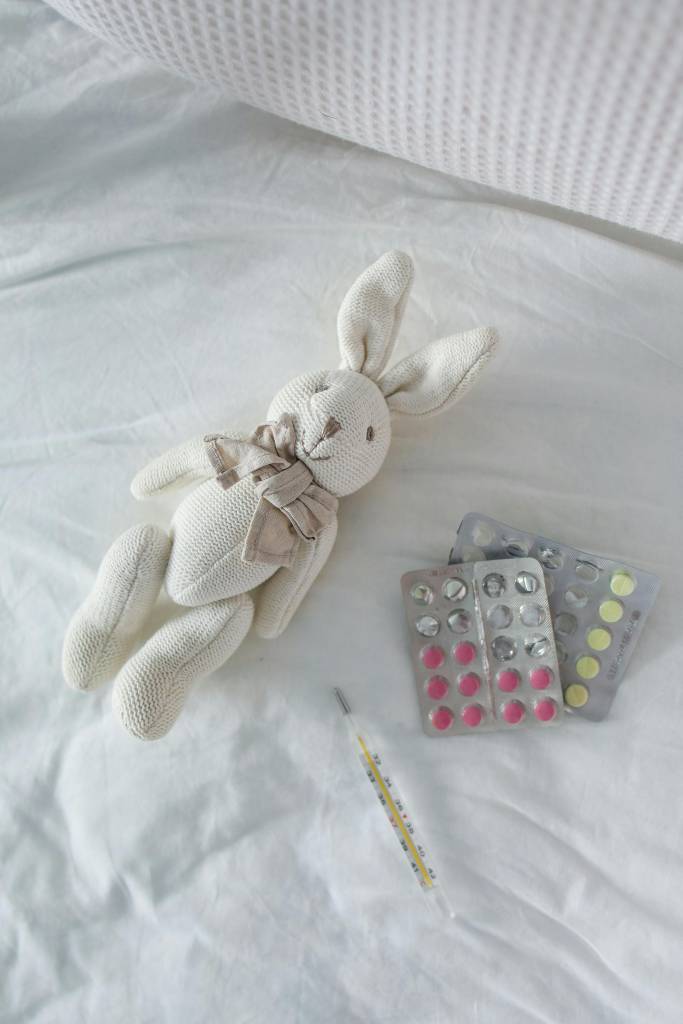medicamentos-kit-mala-infantil-viagens Vai viajar com crianças? Saiba como fazer a mala perfeita