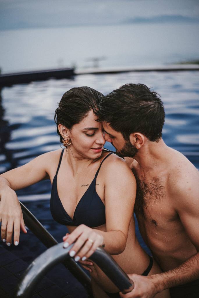 sexo-na-piscina Posições sexuais para piscina