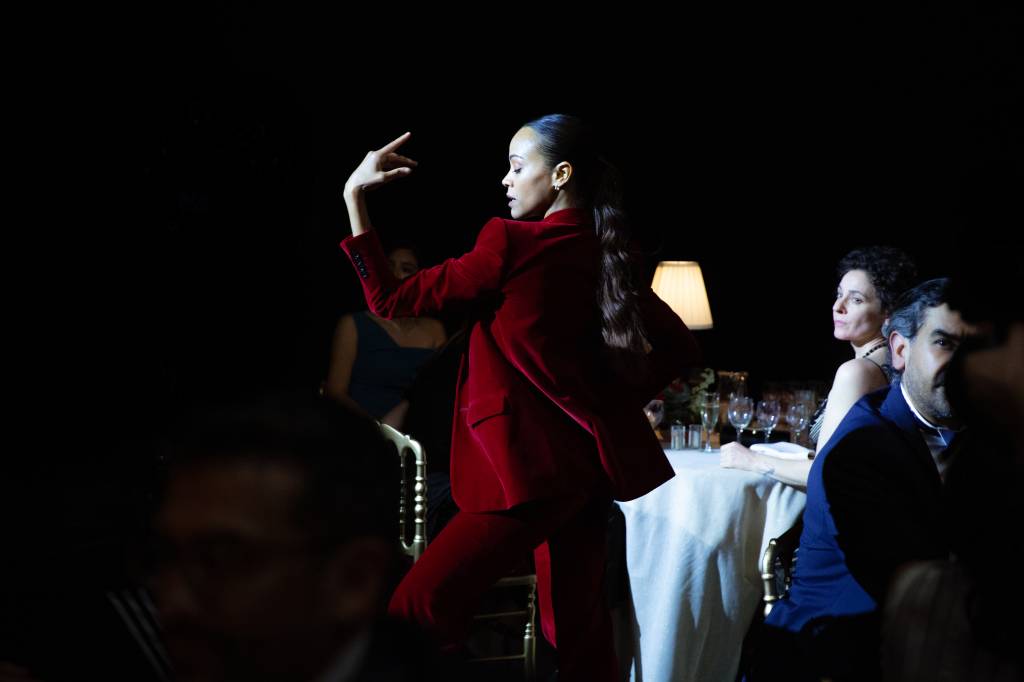 Emilia Pérez No longa, Zoë Saldaña é uma advogada que se envolve nos negócios da protagonista