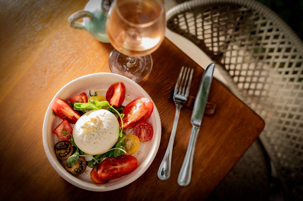 Marena Cucina A burrata é um dos destaques do cardápio