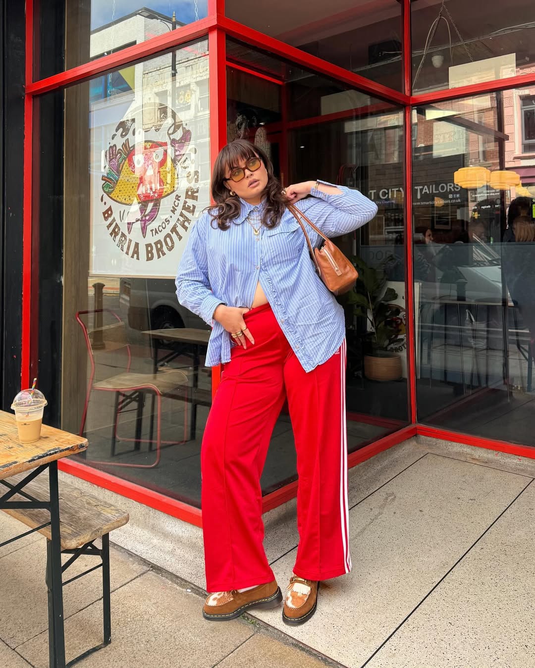 Visual com camisa listrada