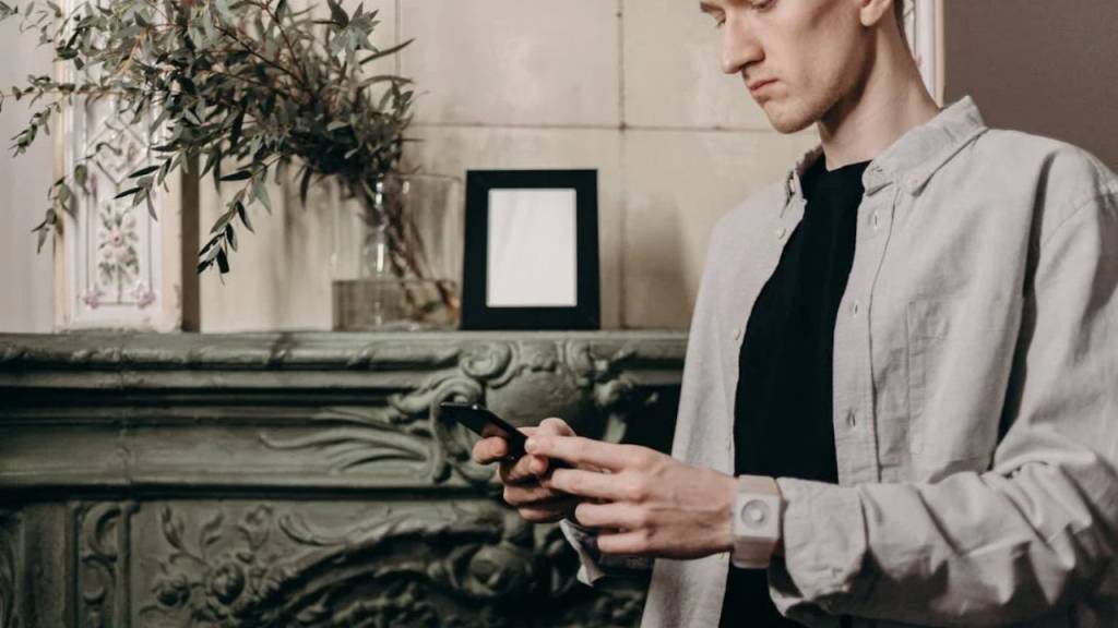 12 elogios poderosos para impressionar uma mulher pelo Whatsapp