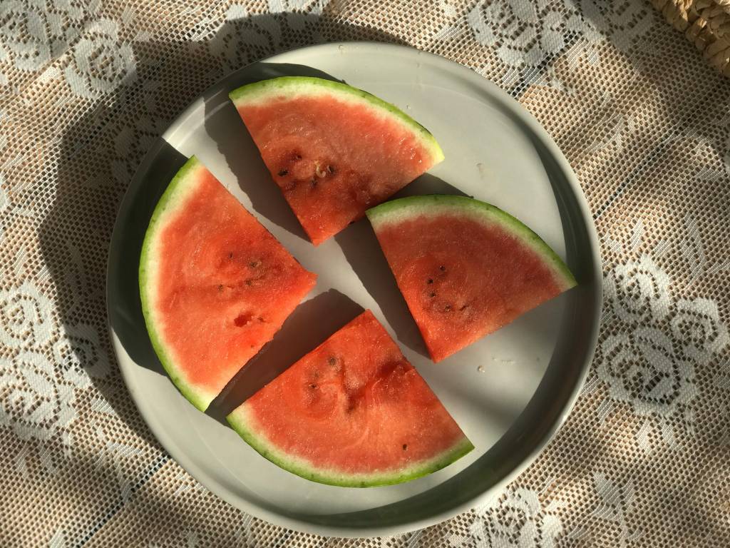 pele-hidratada-verão-alimentação Quais alimentos ajudam na hidratação da pele?