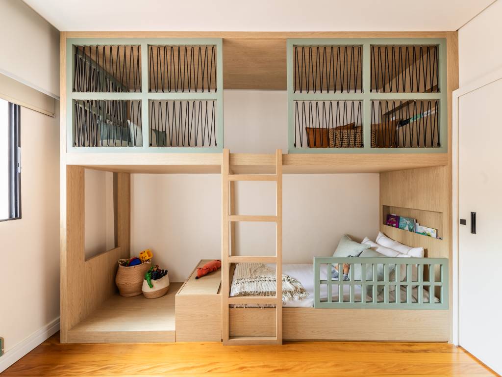 Cama Baixa Neste projeto do BMA Studio, a cama tem a função de trazer praticidade para uma criança de 4 anos