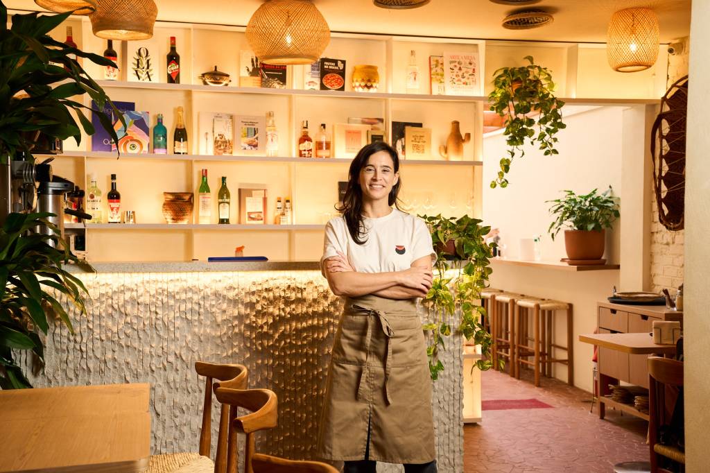 Há mais de 25 anos, Bel traduz em sua cozinha os propósitos e lutas que defende com firmeza e competência. Paulistana de ascendência portuguesa e italiana, a chef formou-se no Culinary Institute of America, em Nova York, e passou por algumas das mais premiadas cozinhas do mundo