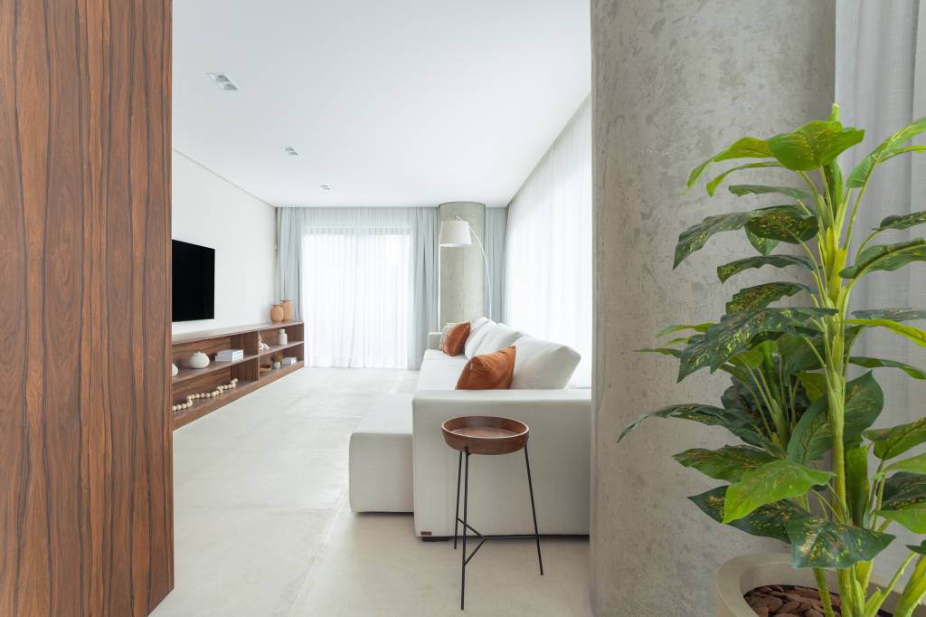 Revestimento envelhecido No projeto do ResiliArt Arquitetura, há um pilar com revestimento envelhecido