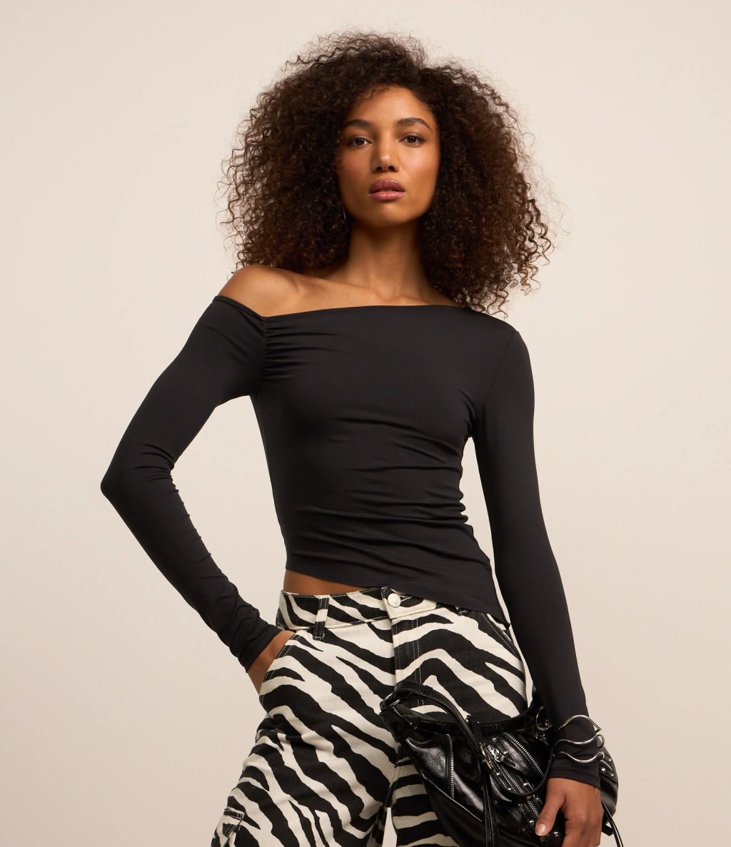 Blusa assimétrica preta