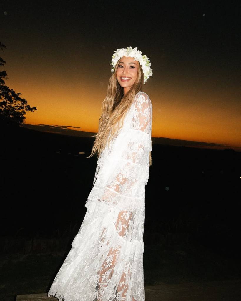 Sabrina Sato se casou em estilo boho chic