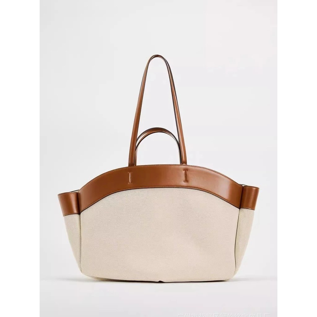 Bolsa marrom e bege