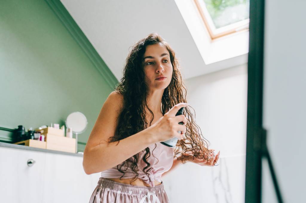 Umidificação de cachos: 3 dicas para um day after perfeito