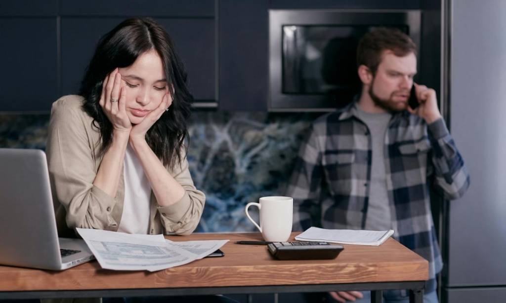 Fiquei com um colega de trabalho e me arrependi: o que fazer agora?