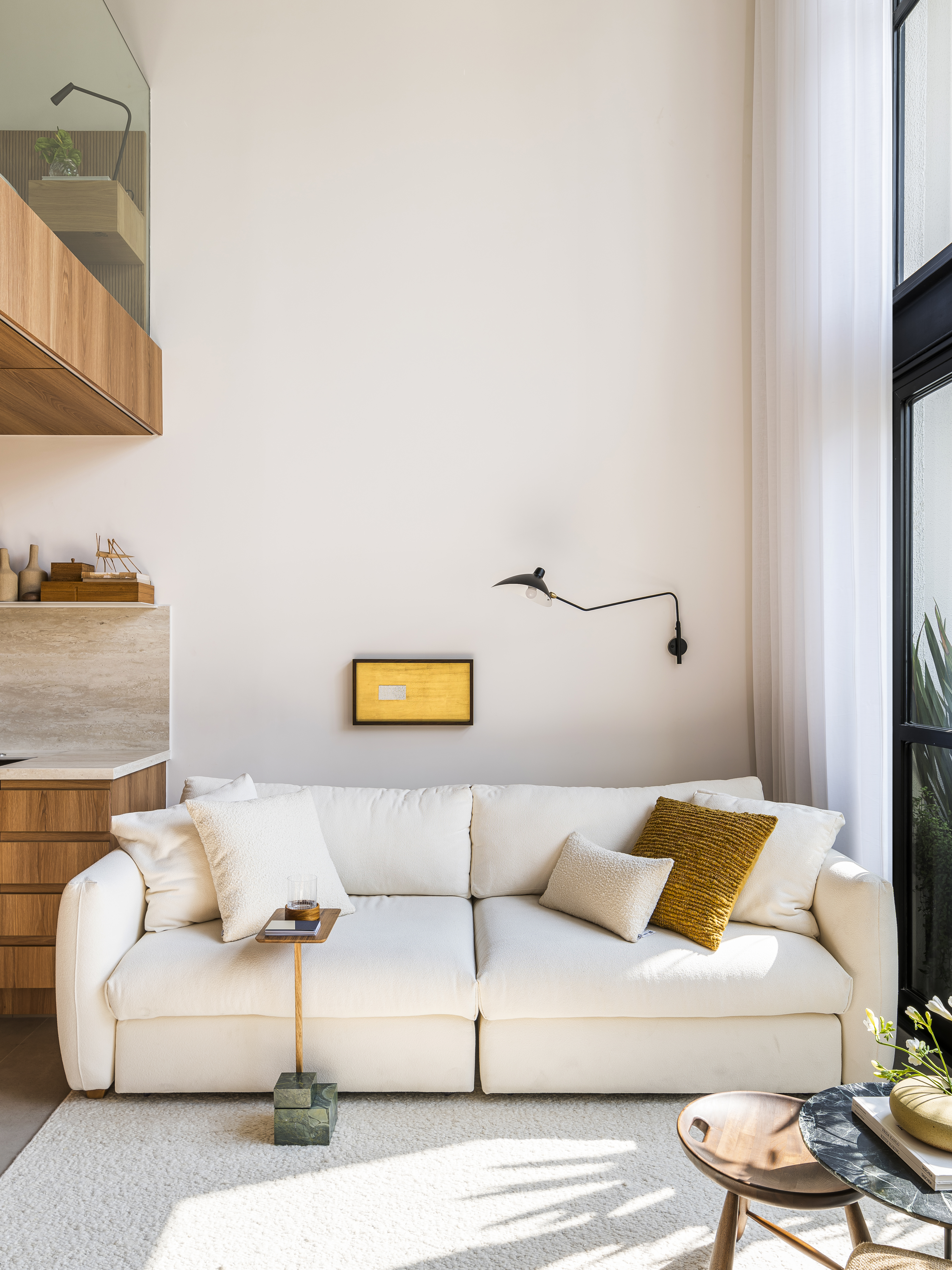 Como decorar a parede atr&aacute;s do sof&aacute;