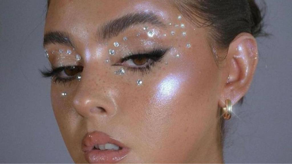 Marcos Costa revela 5 segredos de maquiagem para brilhar no Carnaval