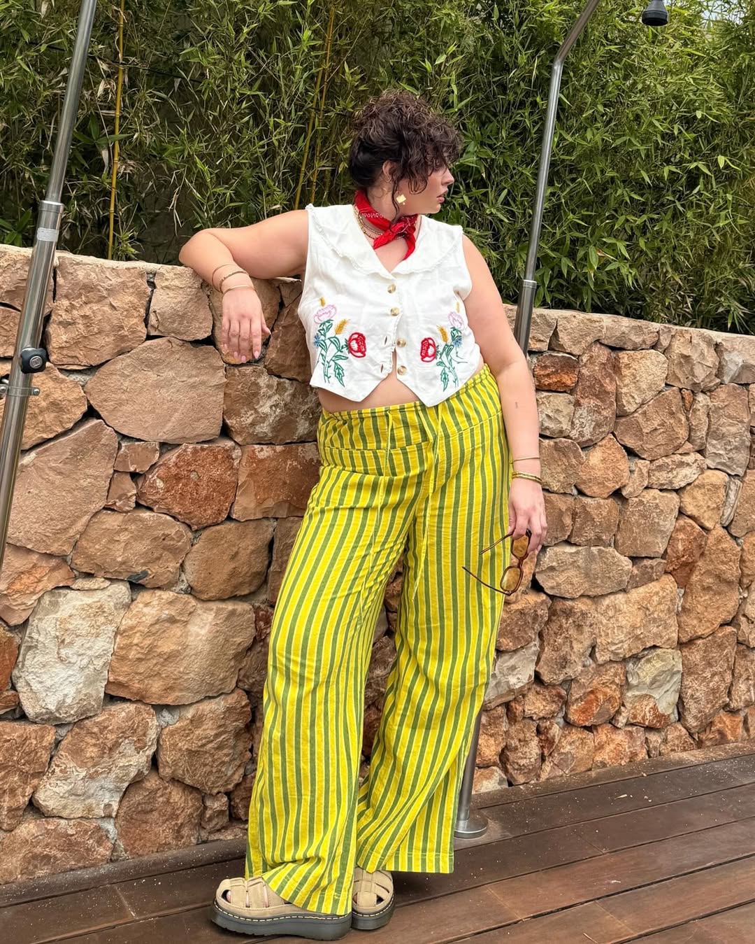 A cal&ccedil;a listrada valoriza todos os corpos