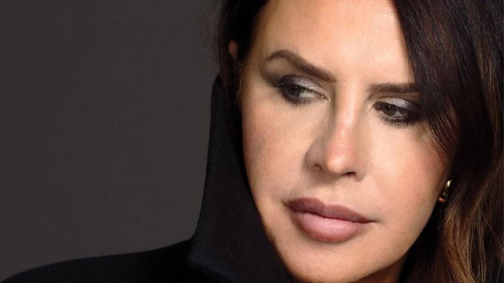 O desafino de Karla Sofía Gascón em um musical de erros