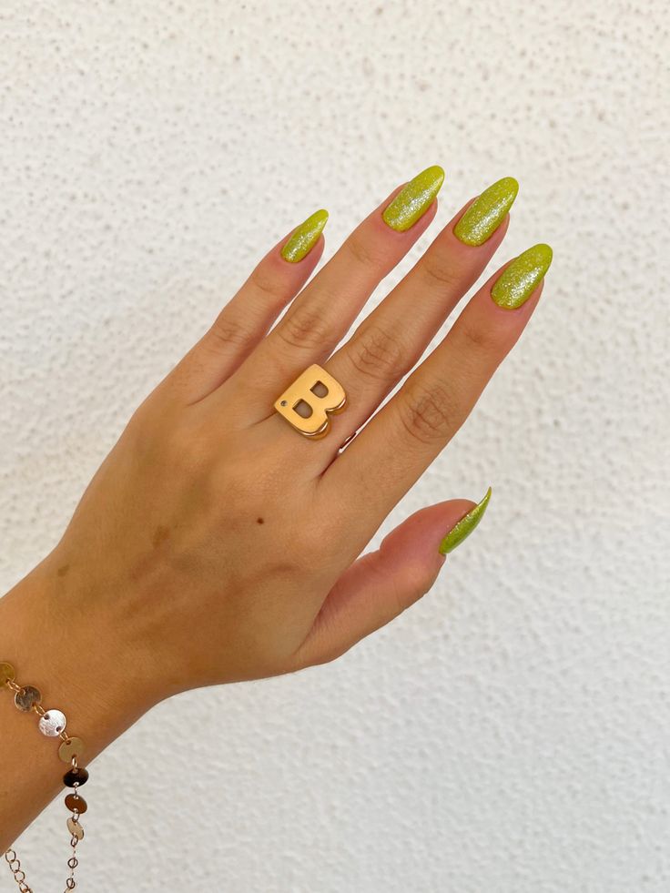 4 combinações de esmaltes para unhas charmosas e delicadas no verão
