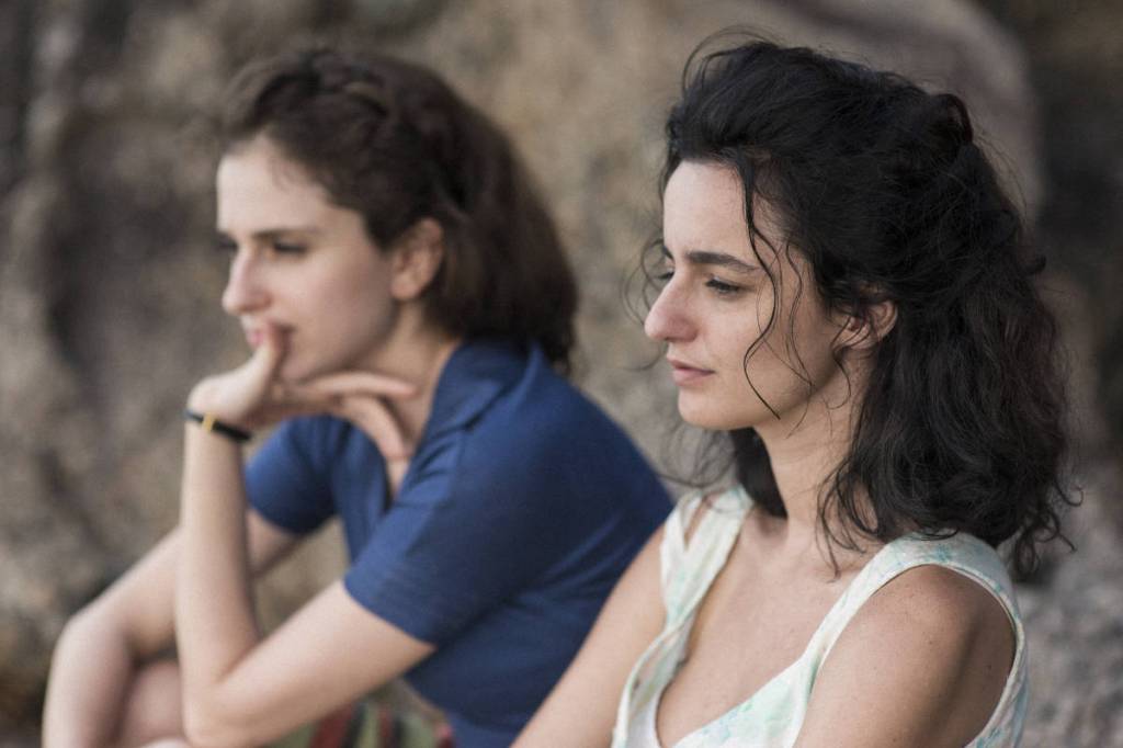 Atriz Julia Stockler, de Beleza Fatal, revela que já pediram para ela fazer plástica