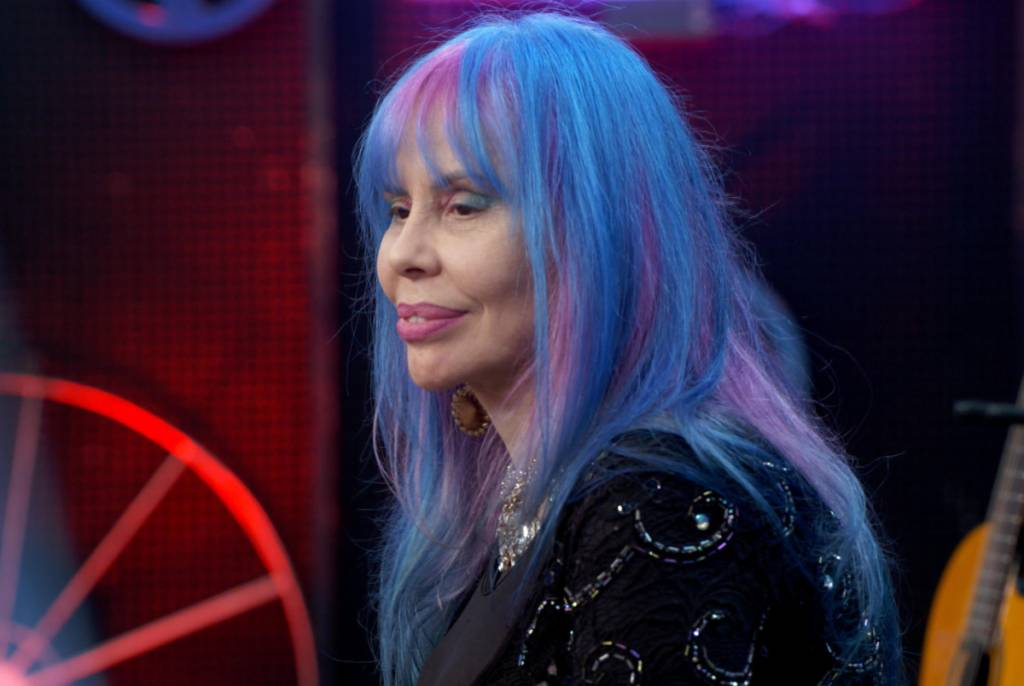 Baby do Brasil choca ao pedir perdão para abusadores, mesmo em casos de família