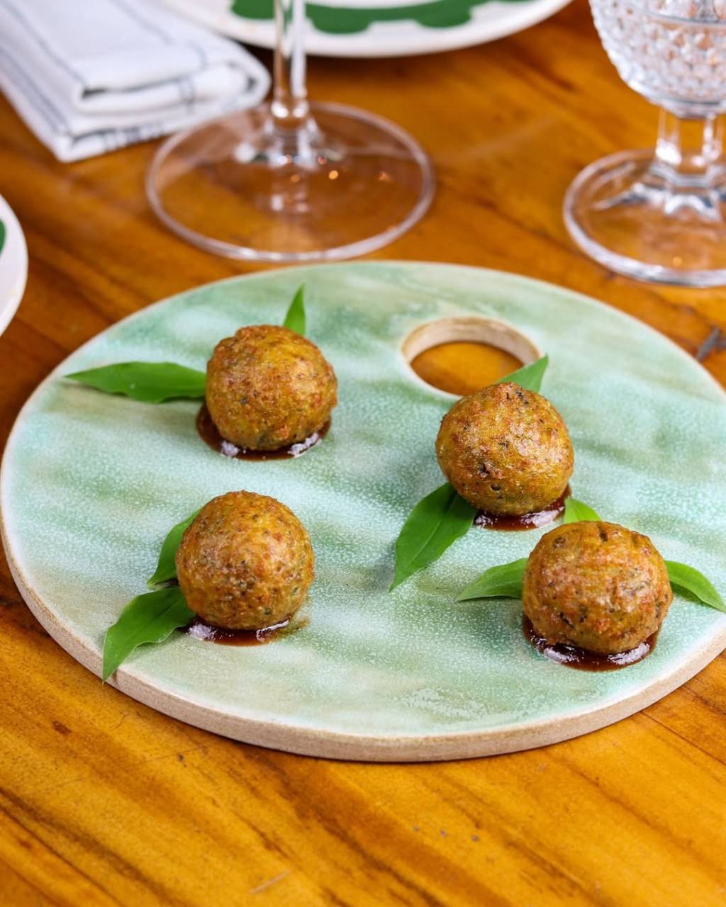 bolinho-tapioca-renata-vanzetto-menu-casa-cla Chef Renata Vanzetto assina menu da Casa Clã 2025