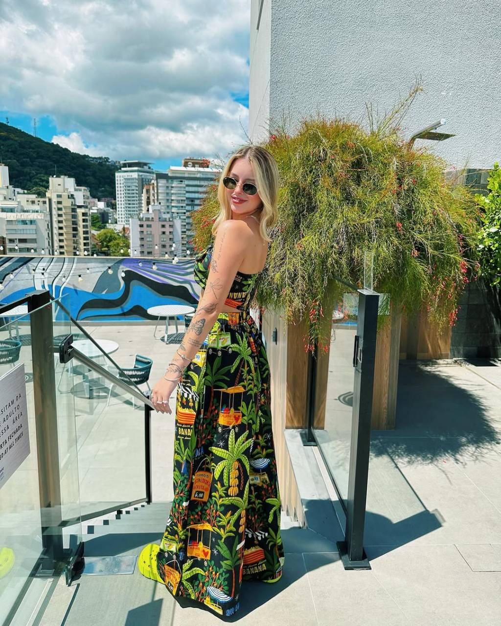 look-crocs-fechado Visual com crocs é cada vez mais buscado por fashionistas