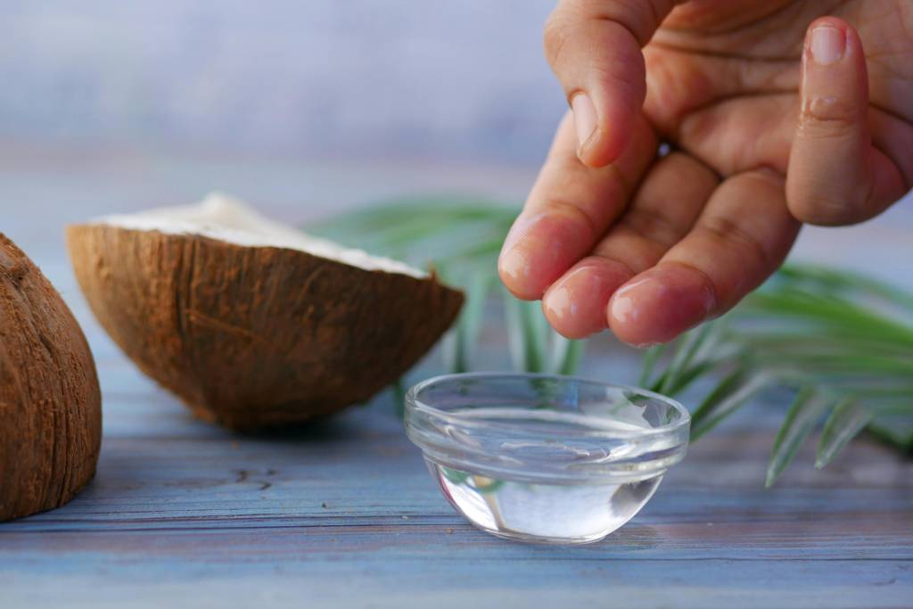 Na falta de lubrificante íntimo, óleo de coco pode ser utilizado