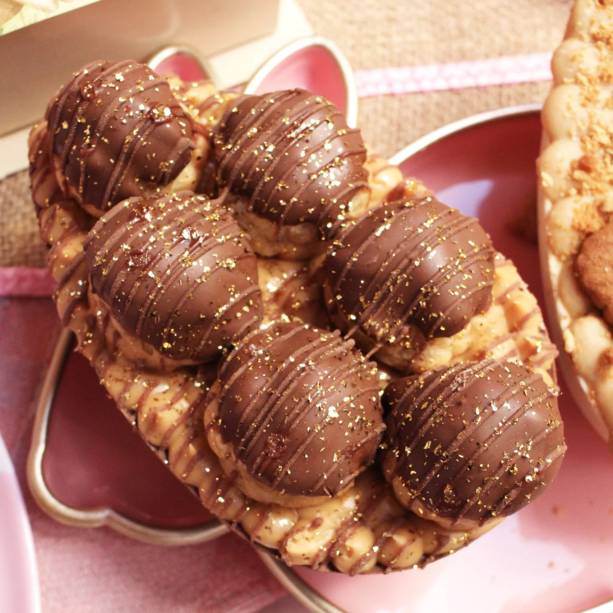 Ovo Mil Sonhos com carolinas	PikurruchA'S 400g - R$ 156