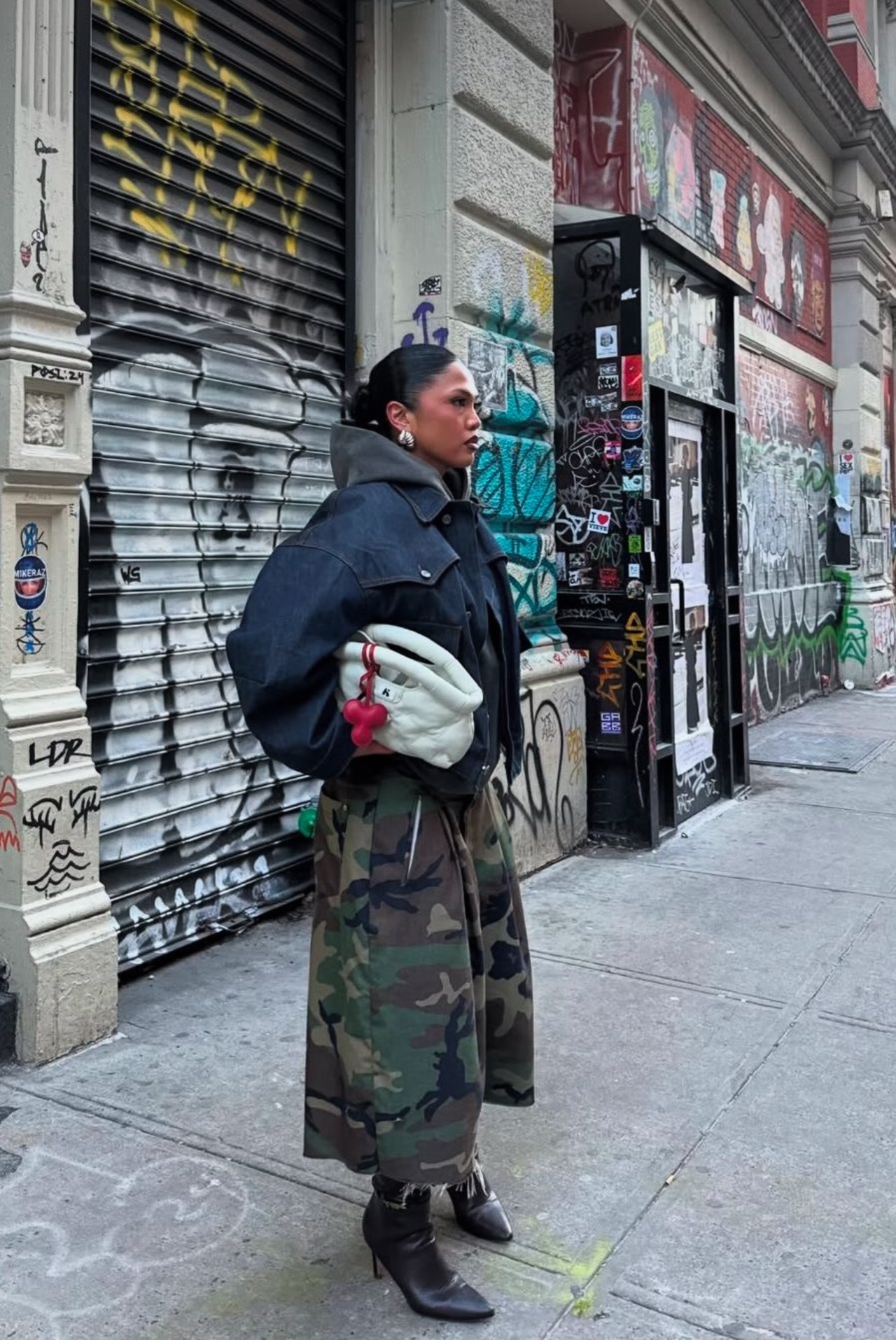 Bota de cano alto com salto fino