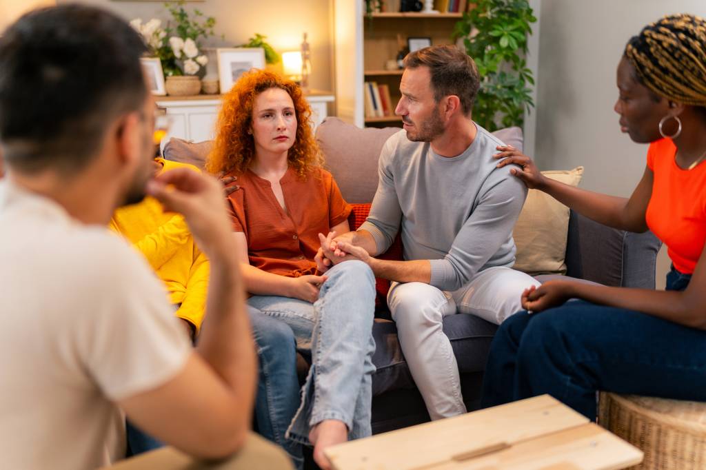 Seus amigos terminaram. E agora? Veja como agir, segundo psicóloga