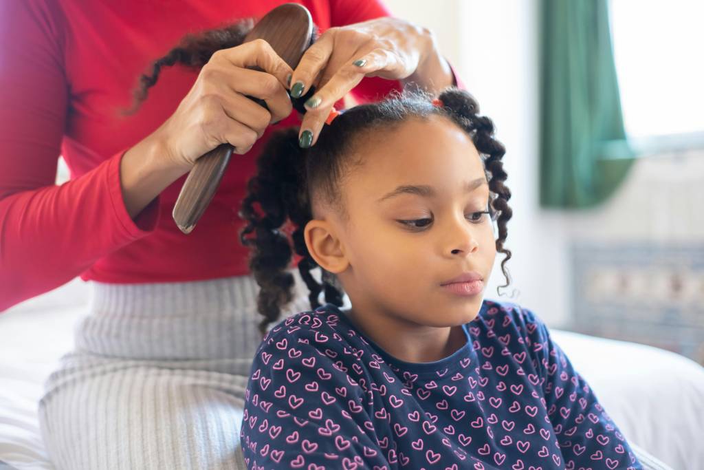 Cabelo cacheado infantil: 7 cuidados obrigatórios para valorizar os cachinhos