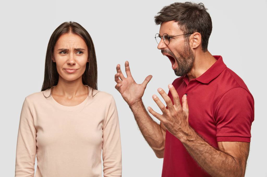 Explodir em uma discussão é bem danoso para os relacionamentos