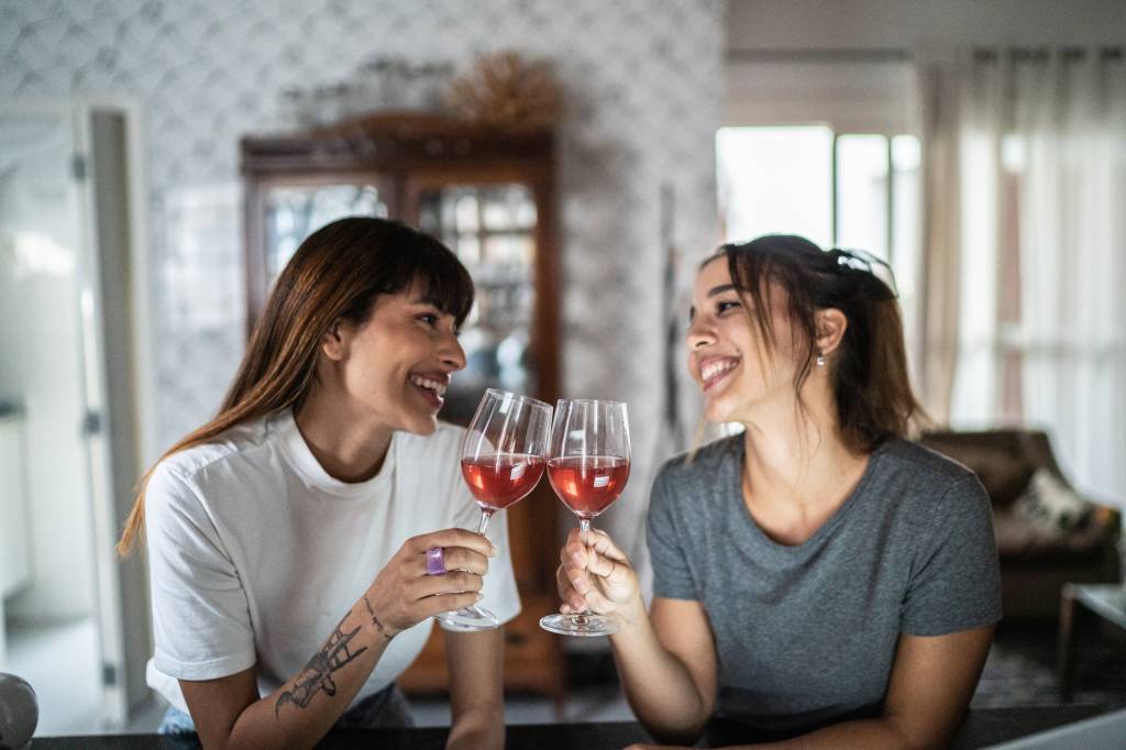 87% dos solteiros priorizam afeto real — não rótulos — no Dia dos Namorados