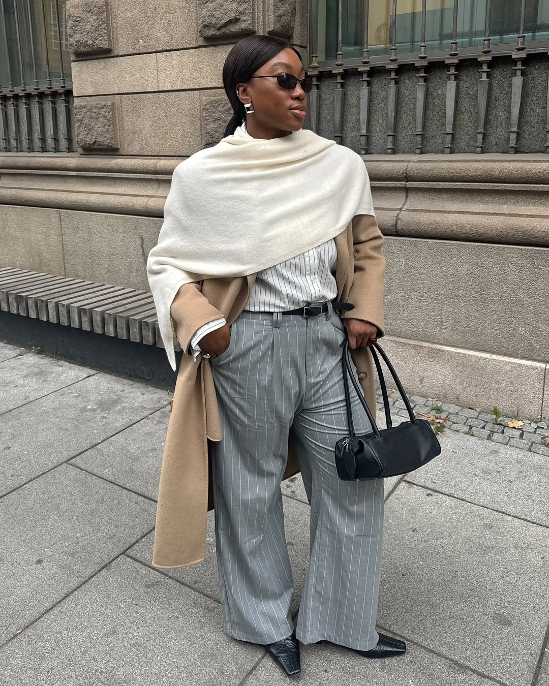 Look com poncho de tric&ocirc; para o inverno