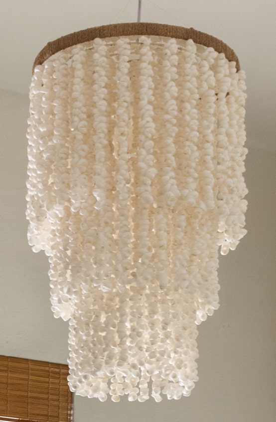 Lumin&aacute;ria feita de conchas para inovar na decora&ccedil;&atilde;o