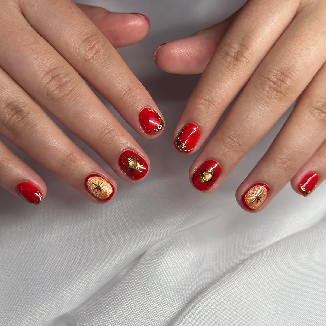 Misturinha de esmalte para ter a unha do morango do amor