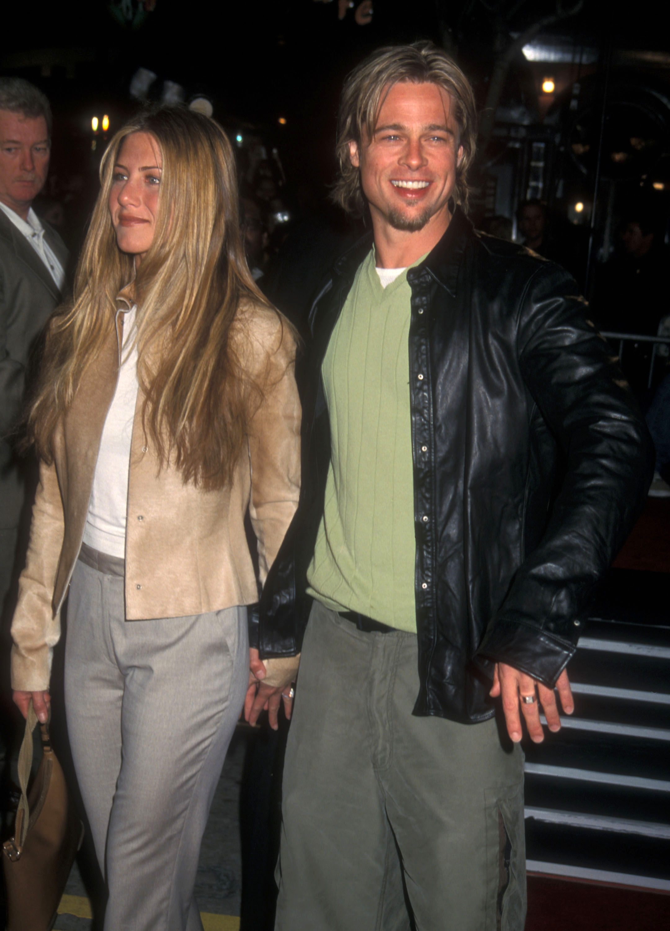 Jennifer Aniston usa cabelo longo e liso