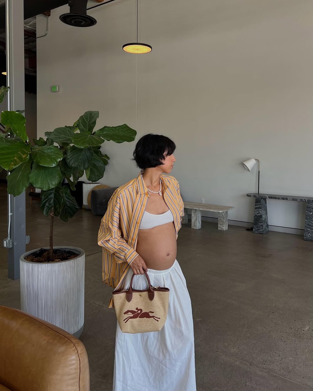 Visual para gr&aacute;vida com top e saia longa