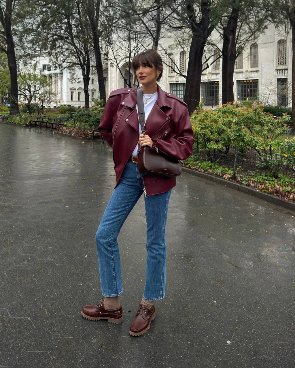 Jaqueta de couro em look delicado e elegante