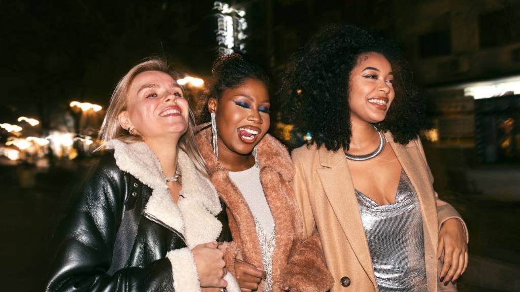 5 bares em SP para viver uma noite digna de série de TV