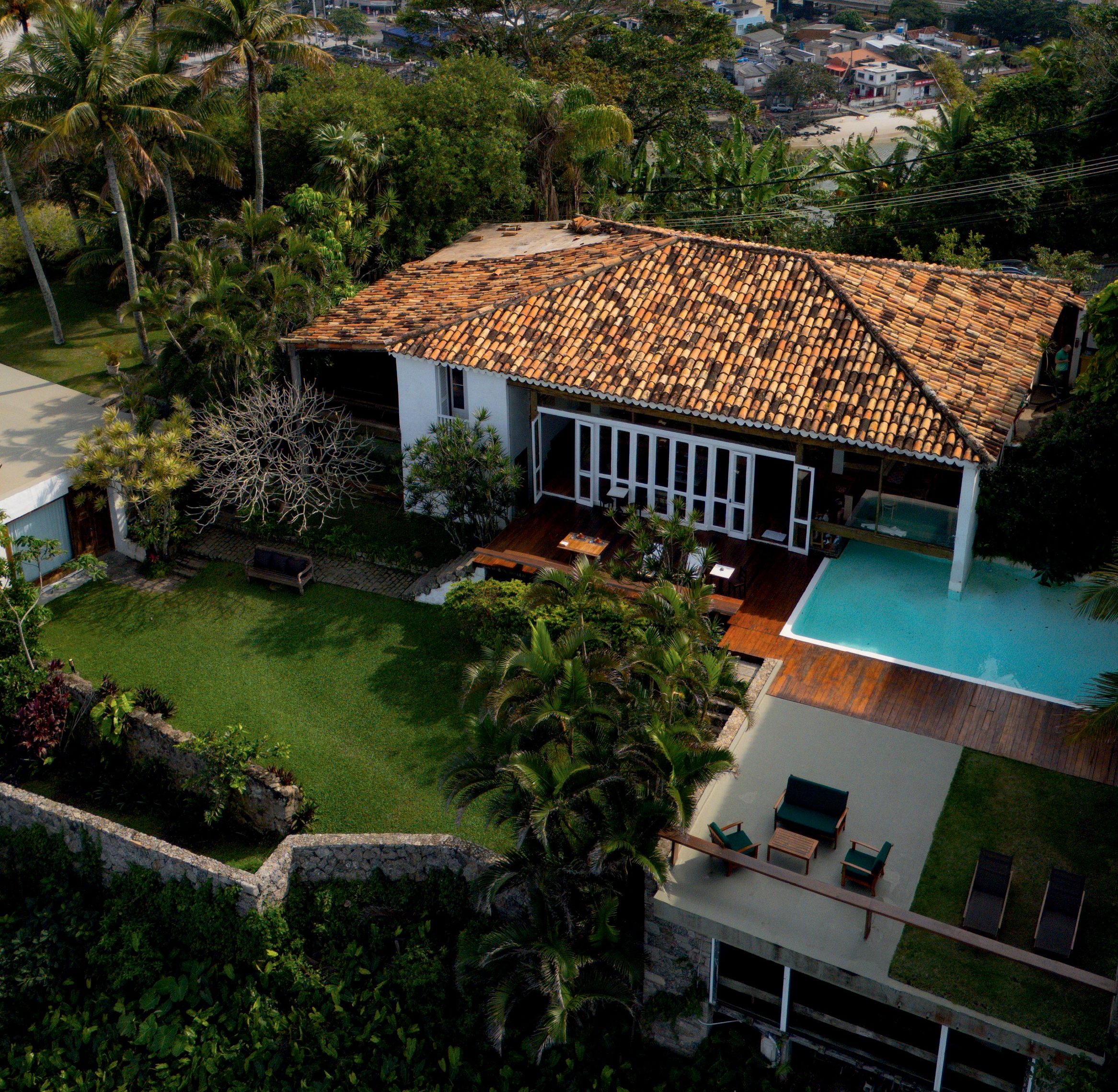 Foto a&eacute;rea do hotel cliffside